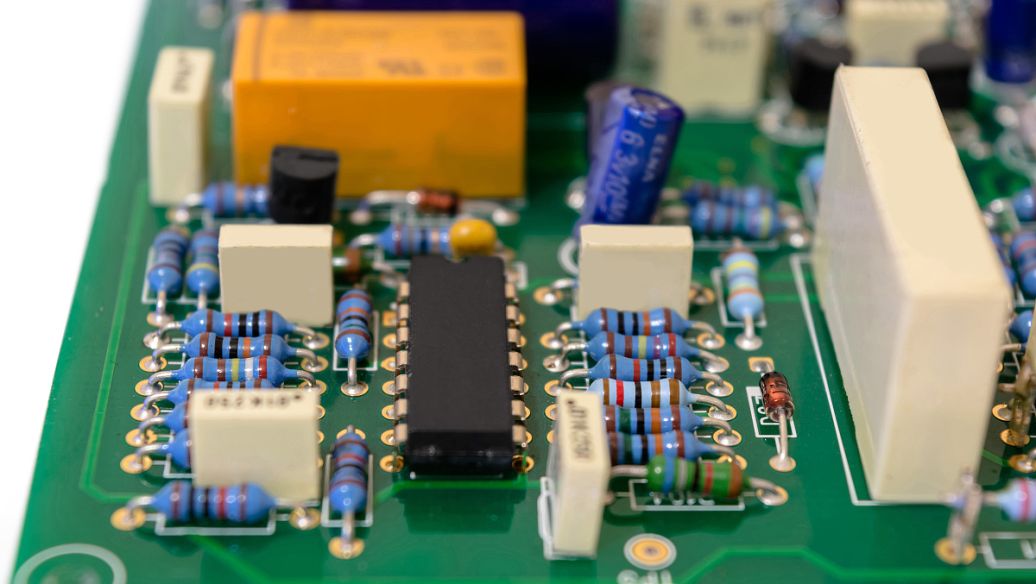 高精度运算放大器模块的核心组成分析